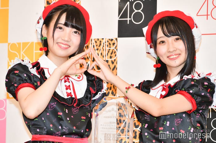 さくらんぼポーズ/AKB48多田京加、HKT48松田祐実 (C)モデルプレス