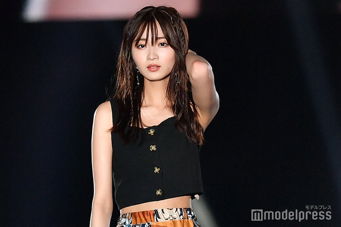 岡崎紗絵 cmカットで 人生初 ショートヘアに すごく似合ってる 可愛すぎ の声 モデルプレス