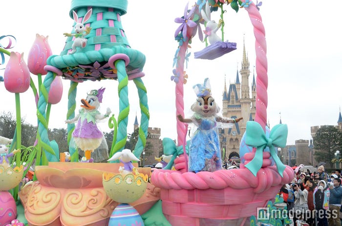 「ヒッピティ・ホッピティ・スプリングタイム」雨天バージョン(C)モデルプレス