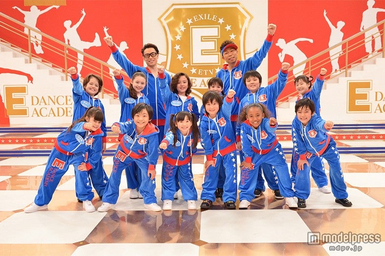 キッズと（最後列左より）TETSUYA、USA（C）NHK