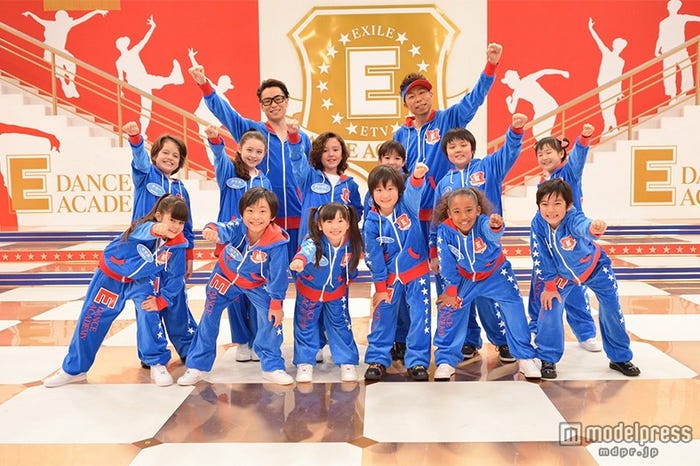 キッズと(最後列左より)TETSUYA、USA(C)NHK