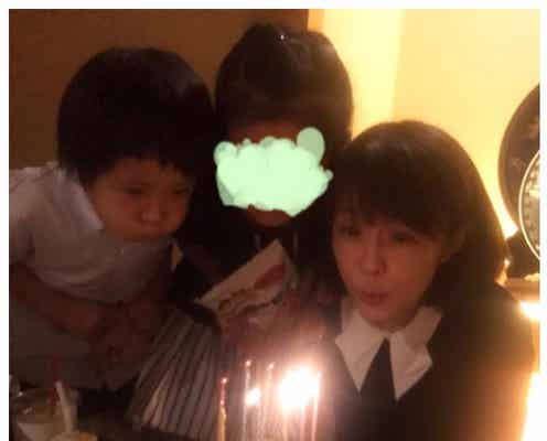 市川海老蔵、家族で小林麻耶の誕生日会開催「みんなの笑顔が違う」