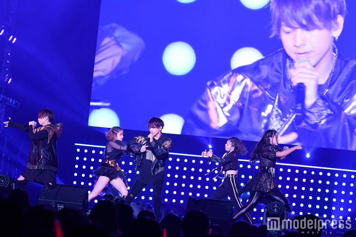 lol-エルオーエル-(C)モデルプレス