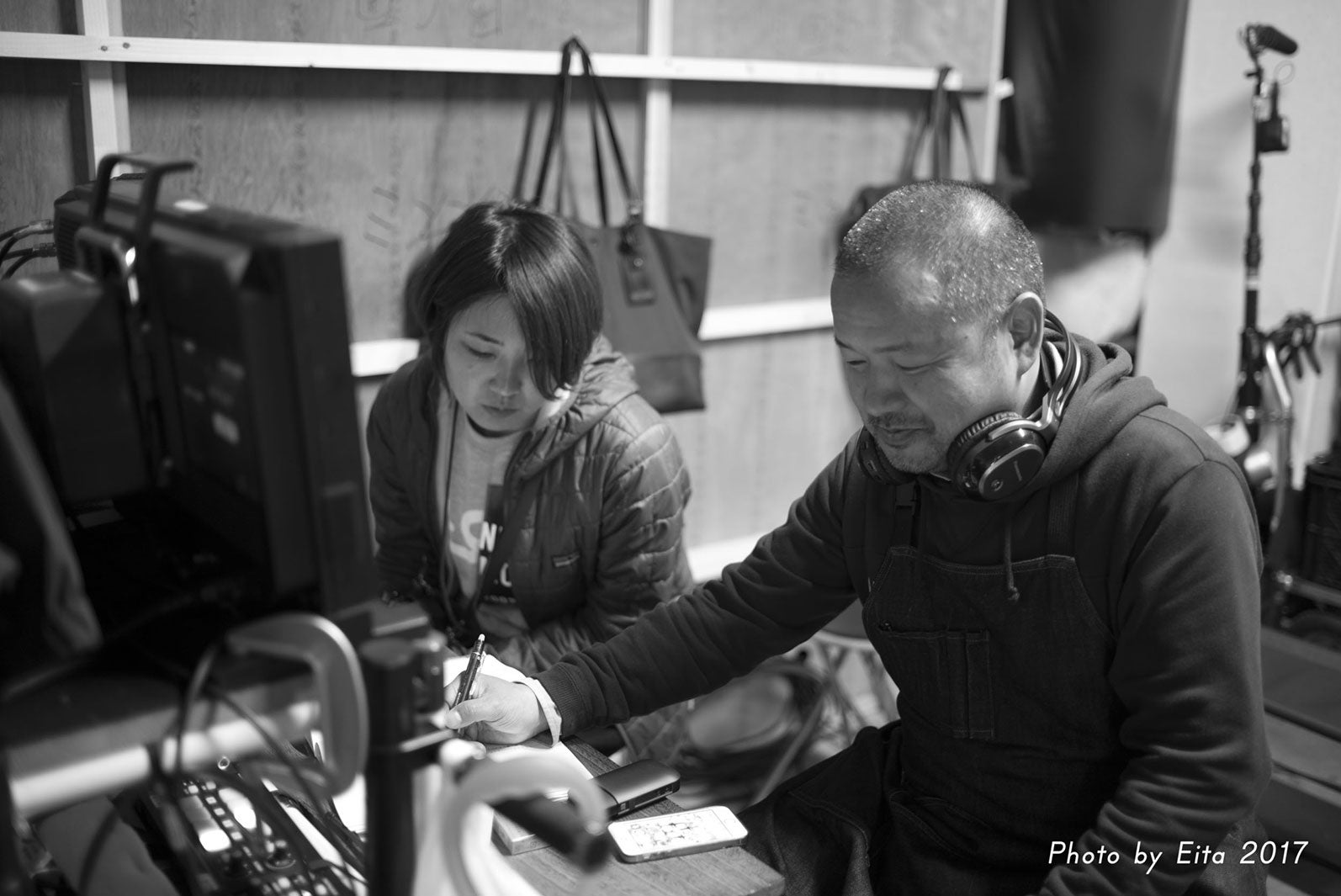 現場スタッフ、大根仁監督／撮影：瑛太（画像提供：TBS）