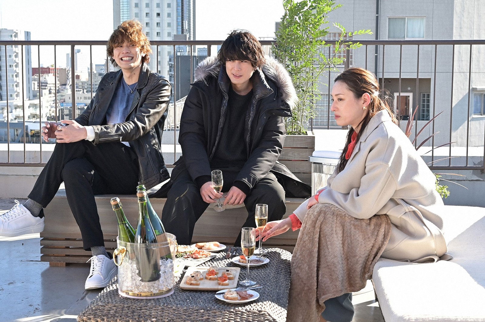 東啓介、間宮祥太朗、栗山千明／「ファイトソング」第8話より（C）TBS