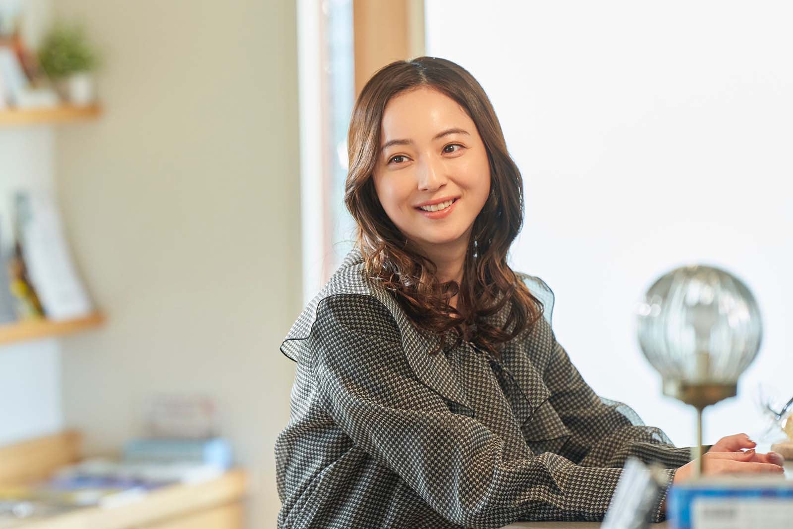 佐々木希「アイのない恋人たち」第6話より（C）ABCテレビ