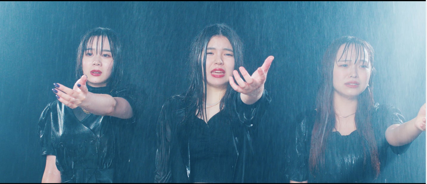 今泉若葉、You-A、レイリ／「僕の中の君との恋の話」PVより（提供写真）