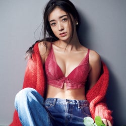 みちょぱ、ランジェリー姿で美谷間&ヘルシーボディ披露