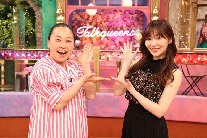 (左から)いとうあさこ、指原莉乃 (C)フジテレビ