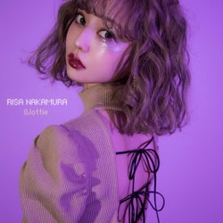 中村里砂“背中×リボン”コーデが大人可愛い「&lottie」とコラボ