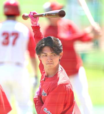 広島・辰見が驚がくの二盗→三盗 新井監督も仰天「こっちも驚いた走塁だった」代走の切り札に定着する7盗塁目