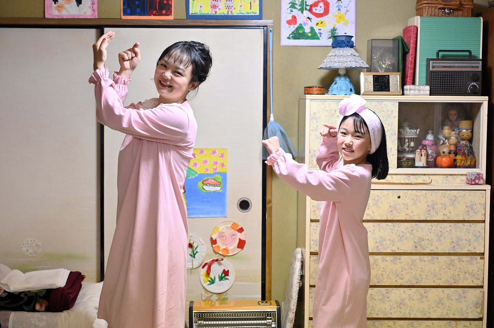 （左）イワクラ「不適切にもほどがある！」第2話より（C）TBS