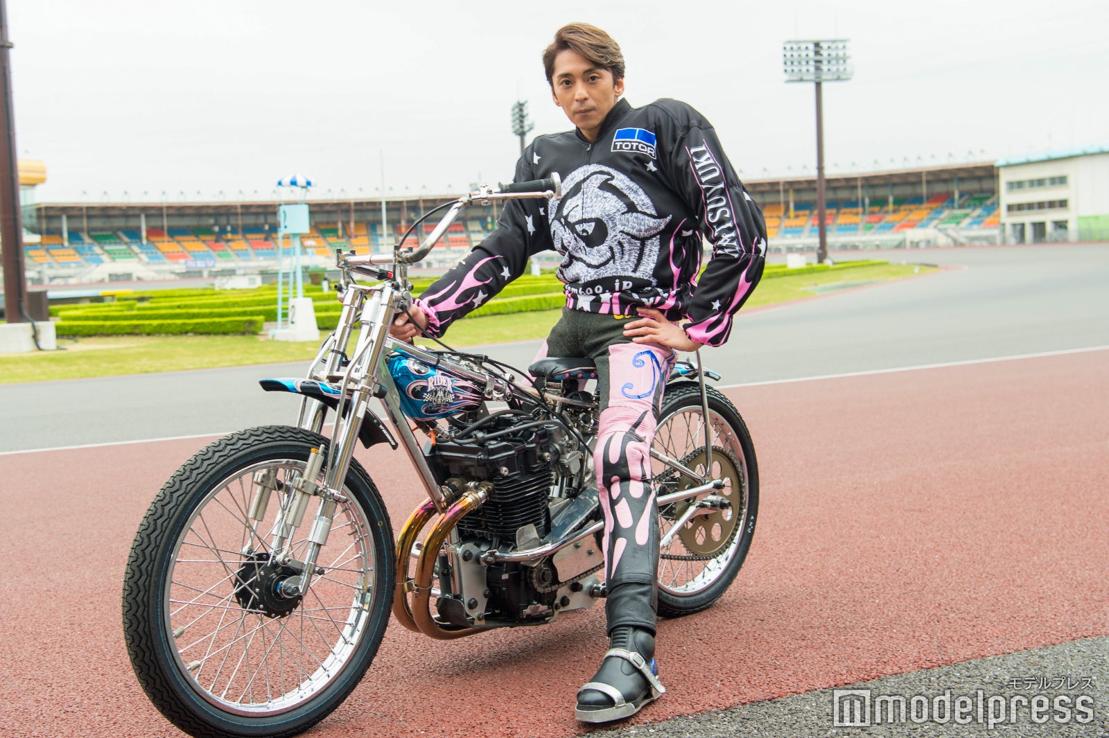 「星柄が好き」という森のレースウェアにはスターが散りばめられている （C）モデルプレス