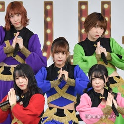 豆柴の大群、野外で熱狂パフォーマンス ウエスト見せ衣装で新曲披露<超 FUJI-Q!2020 ~超十代の秋まつり~>