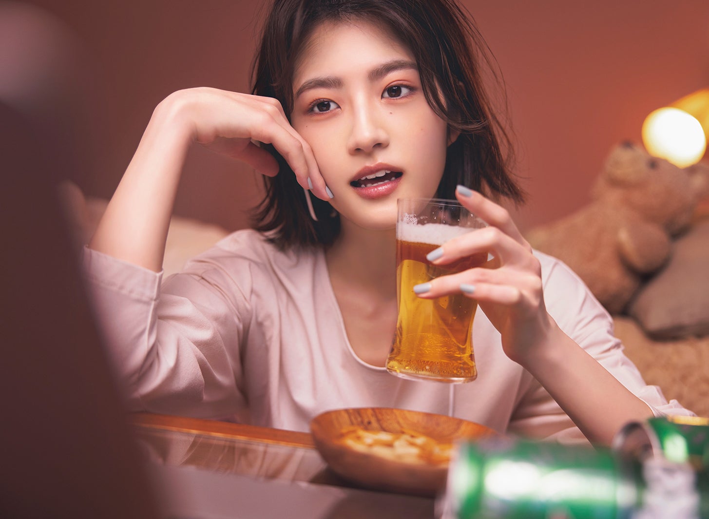 OFFメイクの若月佑美：ファッション誌「Oggi」6月号（4月27日発売）より（提供写真）