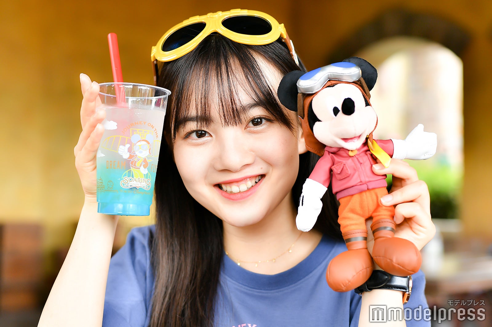 「ソアリン：ファンタスティック・フライト」の関連グッズやメニューが登場／モデル：青山舞莉（C）モデルプレス（C）Disney