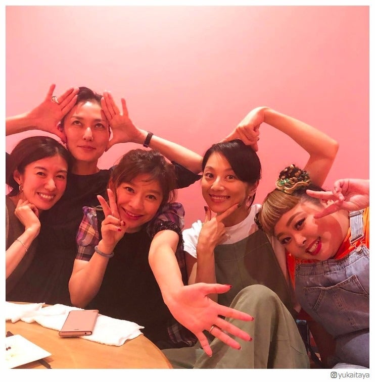 篠原涼子＆渡辺直美ら飲み会ショットが「最強メンバー」と話題 板谷由夏が公開