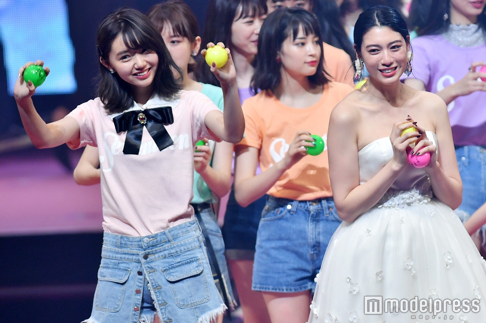 江野沢愛美、三吉彩花（C）モデルプレス