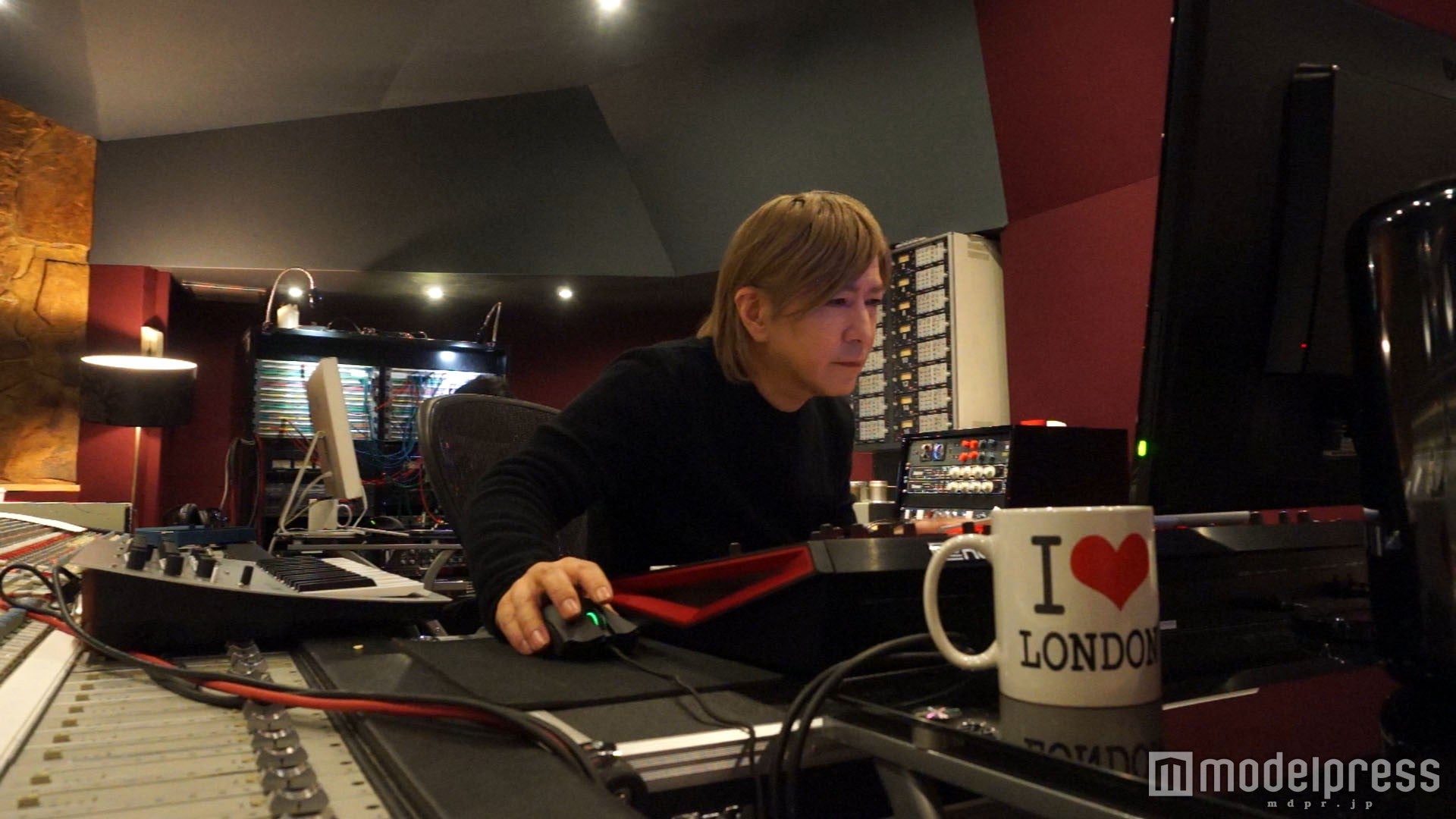 小室哲哉、globe20周年第3弾プロダクト制作を発表　ロンドンの制作風景も公開