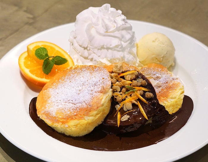 メレンゲたっぷりのふわとろ食感 表参道 Hanami に世界のパンケーキが登場 女子旅プレス メレンゲたっぷりのふわとろ食感 表参道 Hanami に世界のパンケーキが登場 女子旅プレス