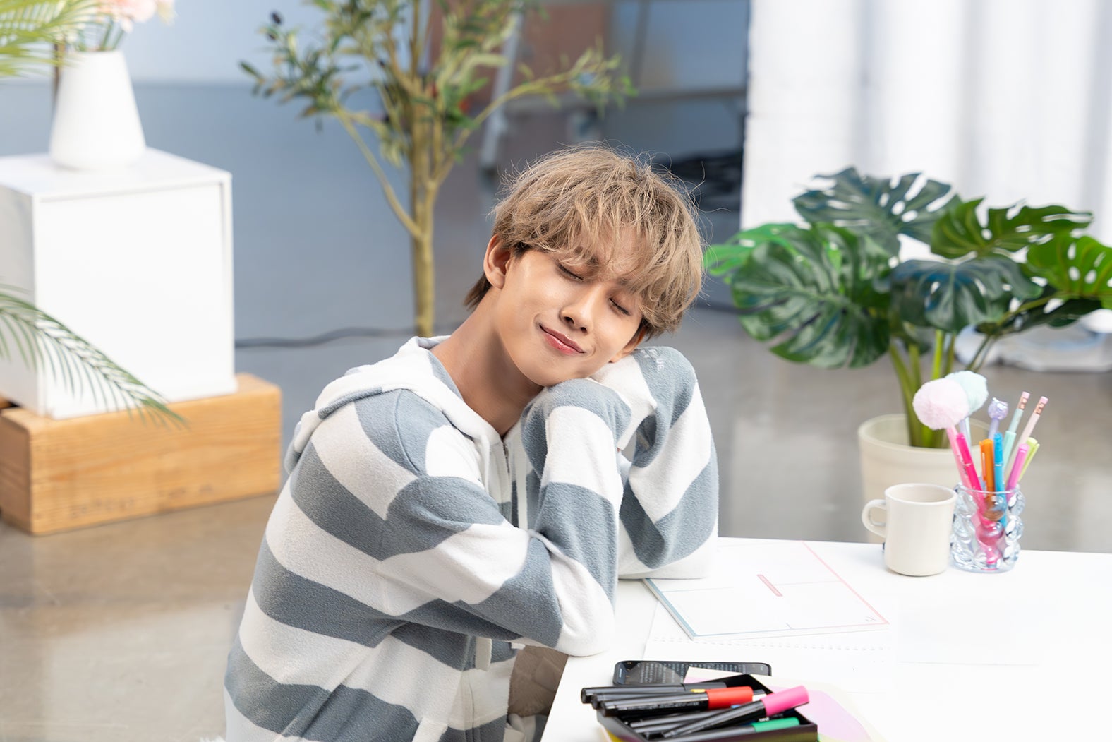 鈴木凌「SHElikes（シーライクス）」新CMオフショット（提供写真）