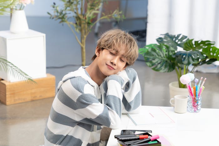 鈴木凌「SHElikes(シーライクス)」新CMオフショット(提供写真)