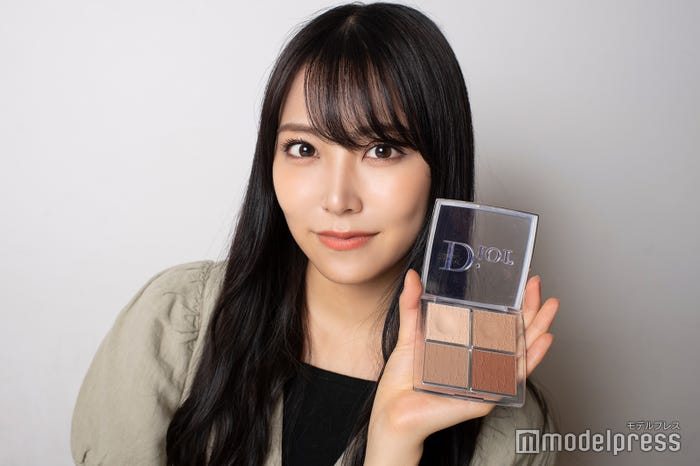 フェイスカラーをアイシャドウとして使用して崩れ防止(C)モデルプレス