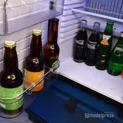冷蔵庫には地元・羽田ブルワリーのビールを用意／メルキュール東京羽田エアポート（C）モデルプレス