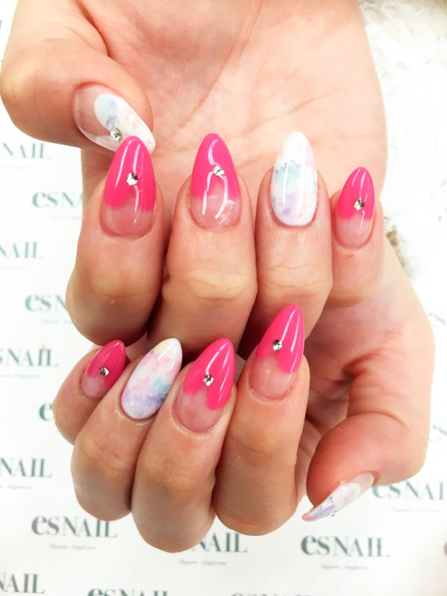 ハートのフレンチ／画像提供：esNAIL