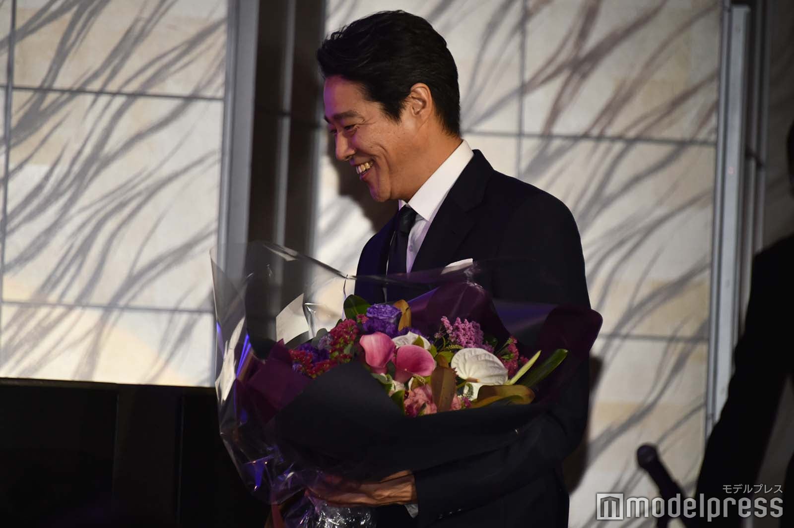 客席からサプライズで登場した堤真一（C）モデルプレス