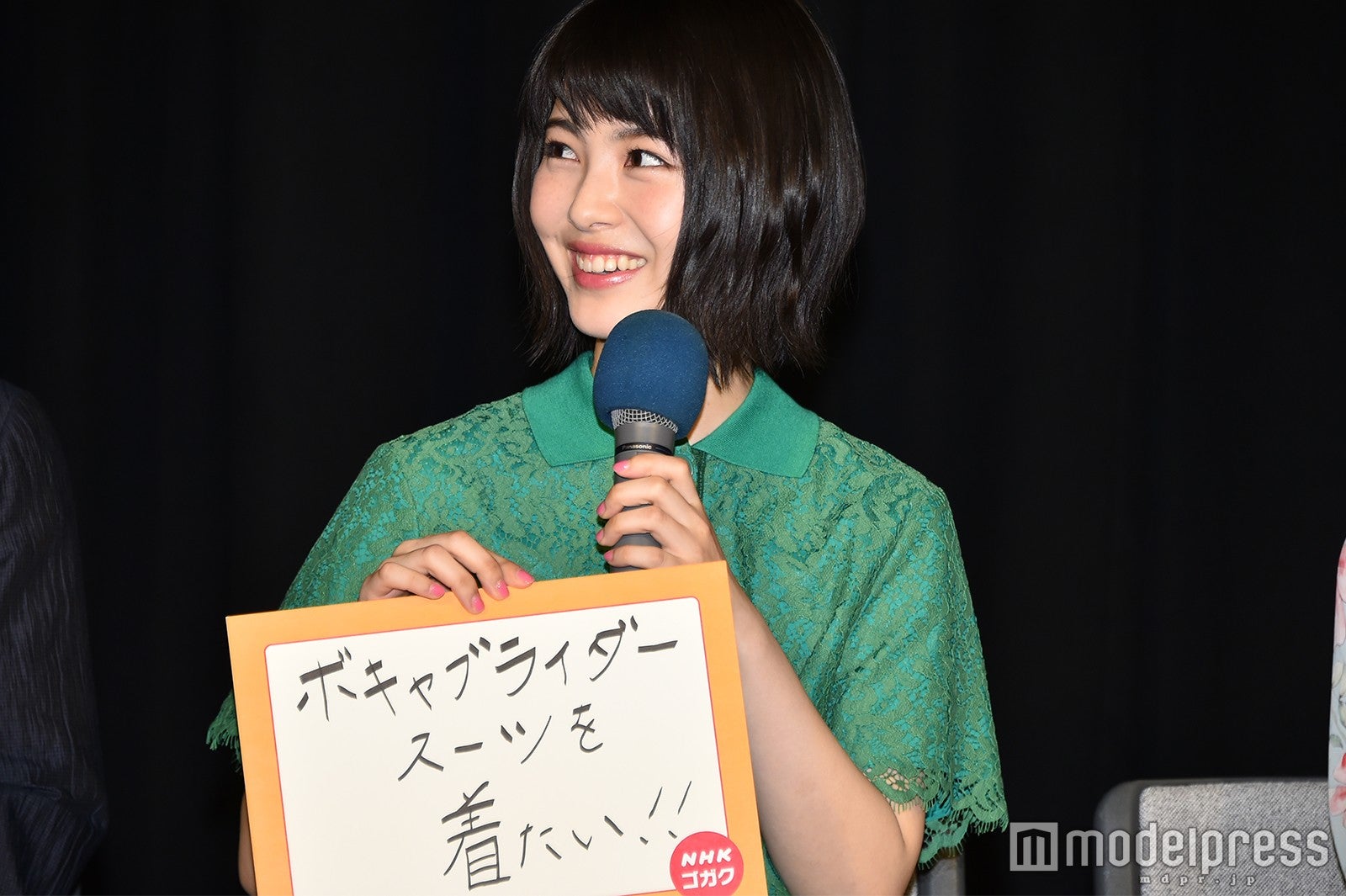 「オファーを受けた理由は？」に回答／浜辺美波 （C）モデルプレス