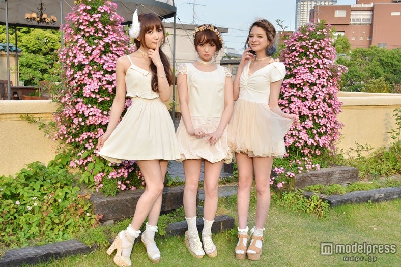 菅野結以、黒瀧まりあ、瑛茉ジャスミン