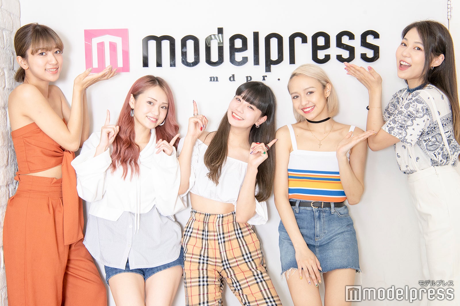 Def Will（左から）REI、AYANO、HINA、LETY、MONNA（C）モデルプレス