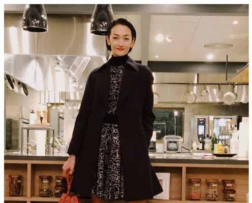 冨永愛、ミニ丈ドレスで圧巻美脚披露「グランメゾン東京」“リンダファッション”に注目集まる