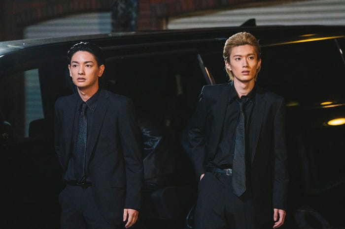 七瀬公、山中柔太朗「恋と弾丸」第1話より(C)箕野希望・小学館/「恋と弾丸」製作委員会・MBS