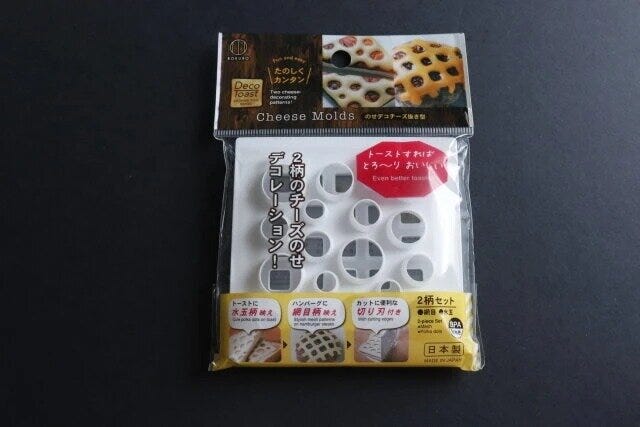 ダイソーののせデコチーズ抜き型（網目・水玉）のパッケージ