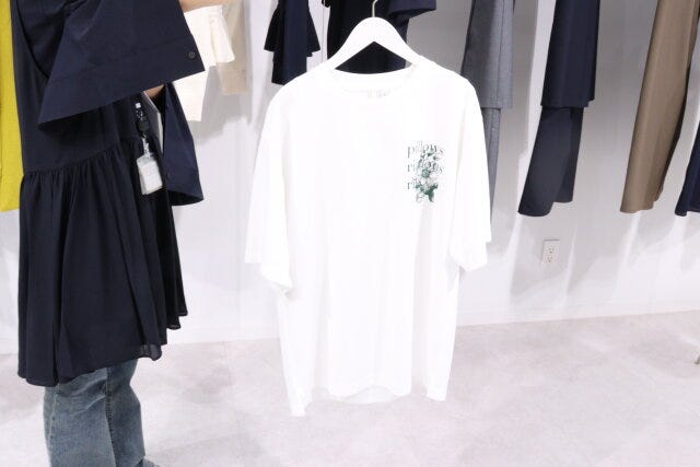 GUのグラフィックT