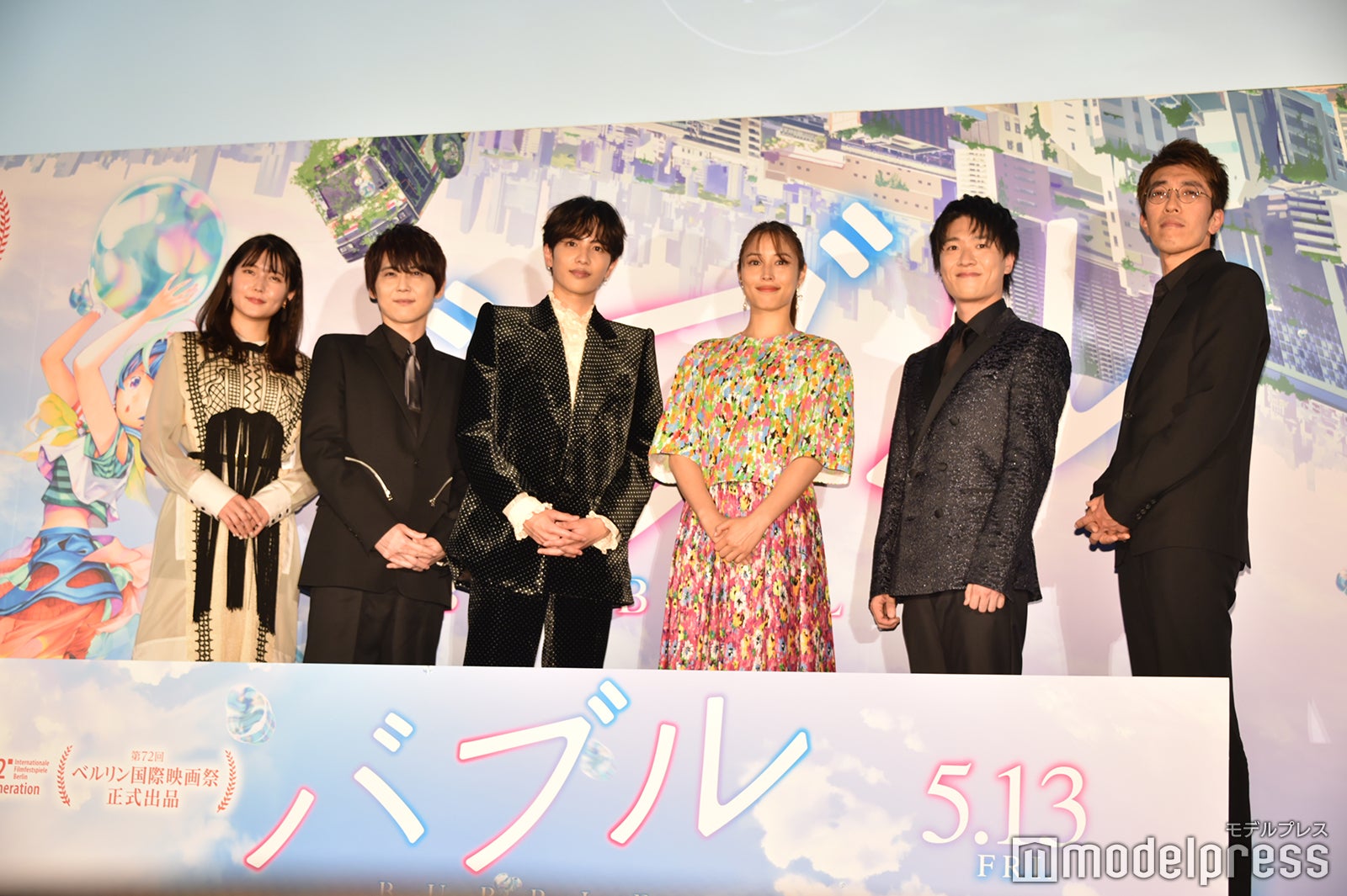 （左から）千本木彩花、梶裕貴、志尊淳、広瀬アリス、畠中祐、荒木哲郎監督（C）モデルプレス