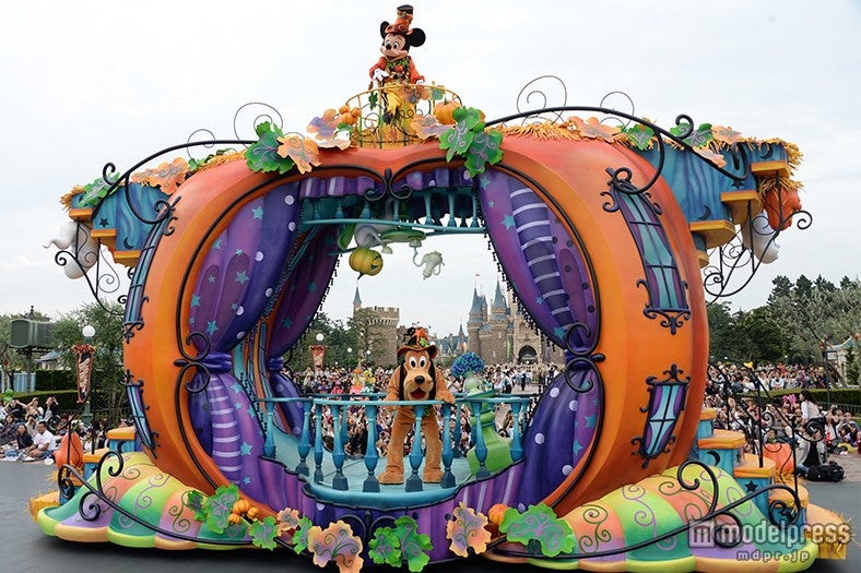 「ハッピーハロウィーンハーベスト」パンプキンのイリュージョンハウスのフロート