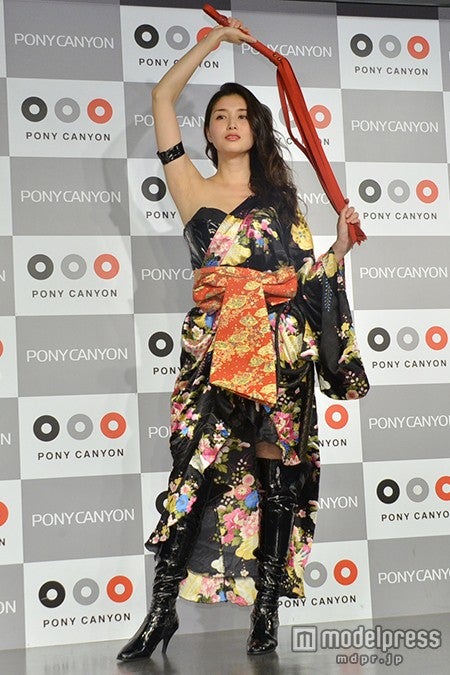 画像2 8 橋本マナミ、美バストのぞくsexy“女王様”で登場 過激調教で「怒られました」 モデルプレス