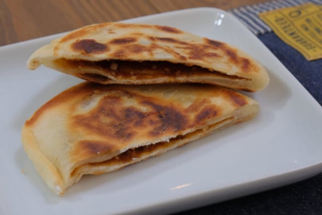 業務スーパーのホットクを切った画像