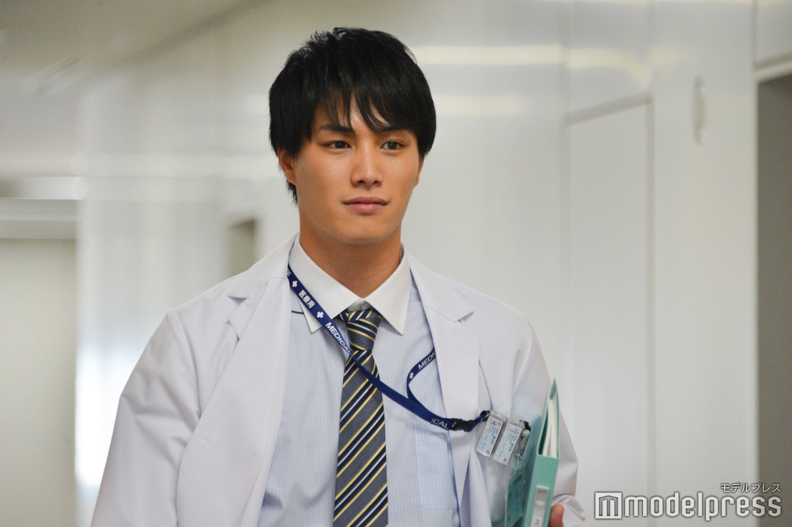 鈴木伸之／ドラマオリジナルCM撮影の様子（C）モデルプレス