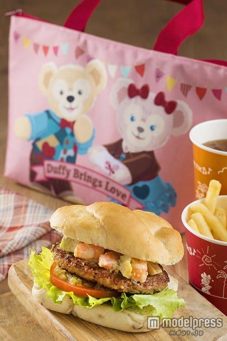 スペシャルセット、スーベニアランチケース付き¥1,950(C)Disney