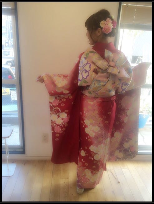 全身写真/佐野ひなこオフィシャルブログ(Ameba)より