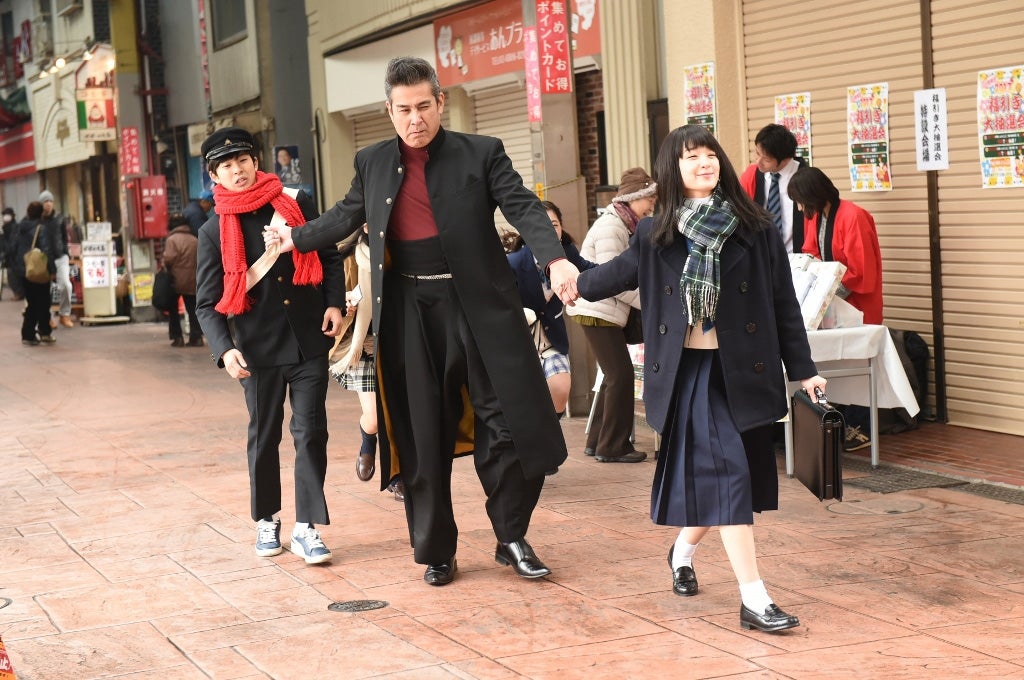 太賀、宇梶剛士、剛力彩芽 （C）TBS