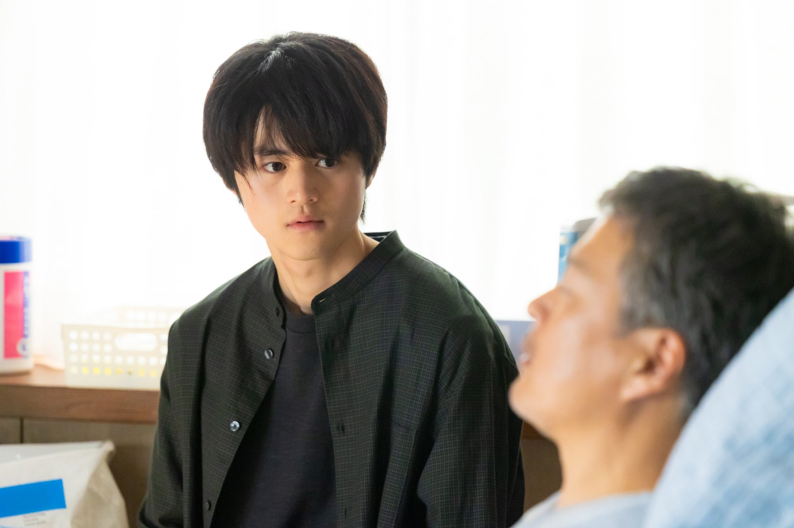 鈴鹿央士、田中哲司「ゆりあ先生の赤い糸」第7話より（C）テレビ朝日