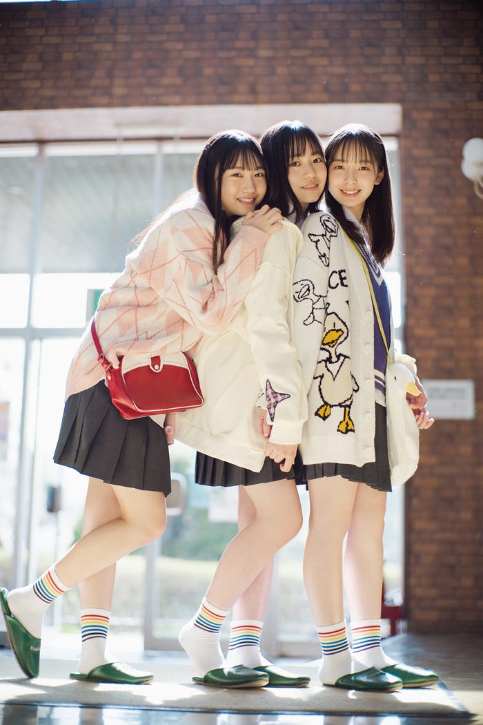 (左から)藤嶌果歩、正源司陽子、渡辺莉奈/撮影:HIROKAZU(東京ニュース通信社刊)