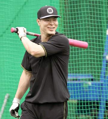 阪神・佐藤輝 14試合連続ノーアーチも状態「悪くない」同期・村上にバースデー星誓い「みんなで勝つ」