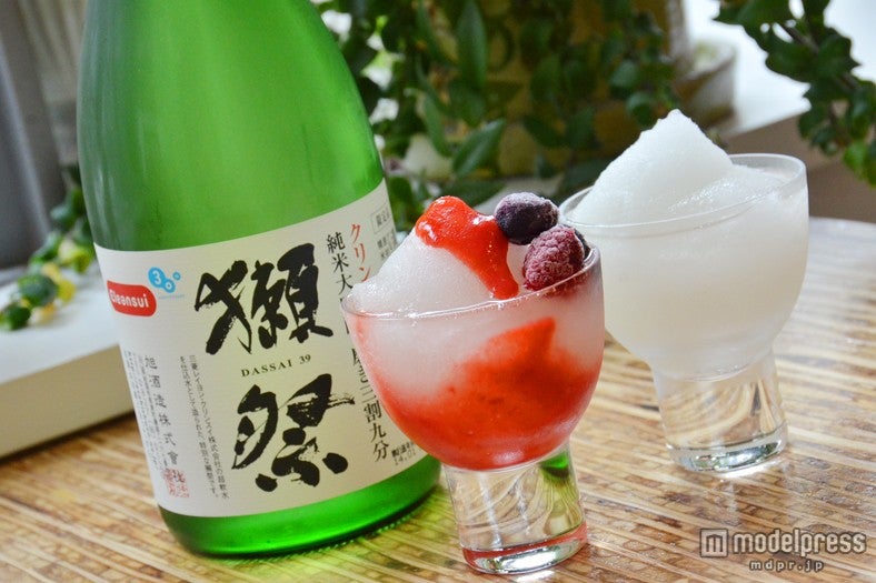 （左から）と「クリンスイ仕込　獺祭 フローズン『フルーティー』」と「クリンスイ仕込 獺祭 フローズン『スタンダード』」