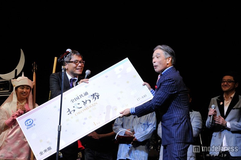 「コメディ栄誉賞」を受賞した堺正章